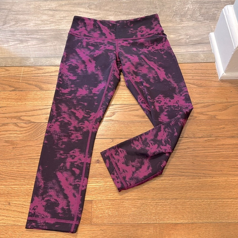 Lululemon wunder under luon crops LIKE NEW